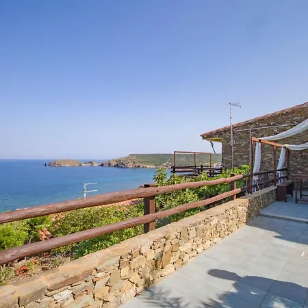La Dolce Casa Di Luisa: Beachfront Retreat With Sea Views Holiday home