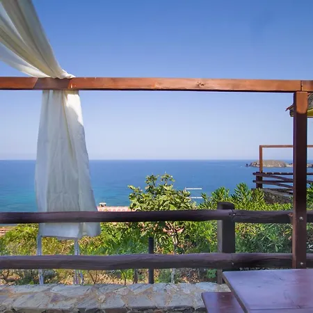Holiday home La Dolce Casa Di Luisa: Beachfront Retreat With Sea Views
