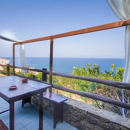 La Dolce Casa Di Luisa: Beachfront Retreat With Sea Views Holiday home Torre dei Corsari