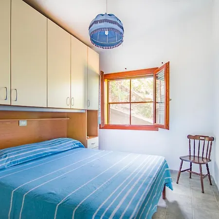 Holiday home La Dolce Casa Di Luisa: Beachfront Retreat With Sea Views