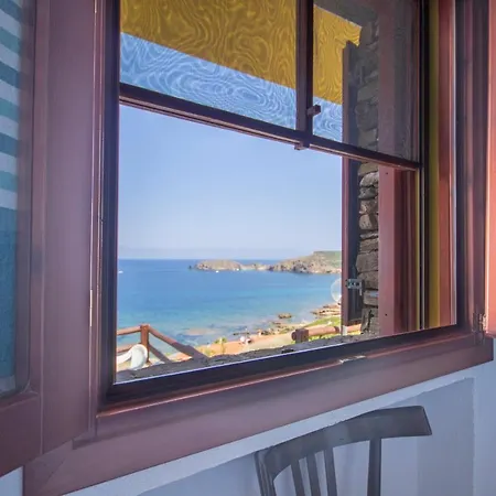 La Dolce Casa Di Luisa: Beachfront Retreat With Sea Views Holiday home