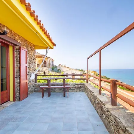 La Dolce Casa Di Luisa: Beachfront Retreat With Sea Views *