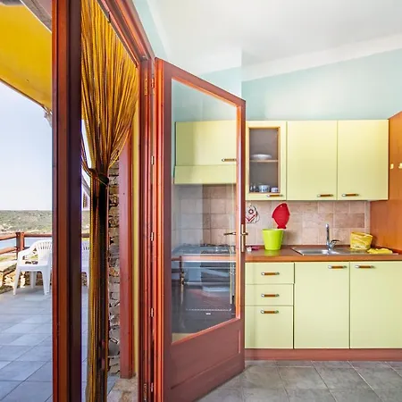 Holiday home La Dolce Casa Di Luisa: Beachfront Retreat With Sea Views *