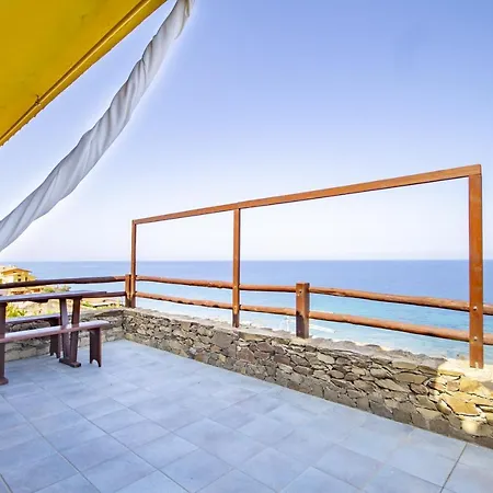 Holiday home La Dolce Casa Di Luisa: Beachfront Retreat With Sea Views