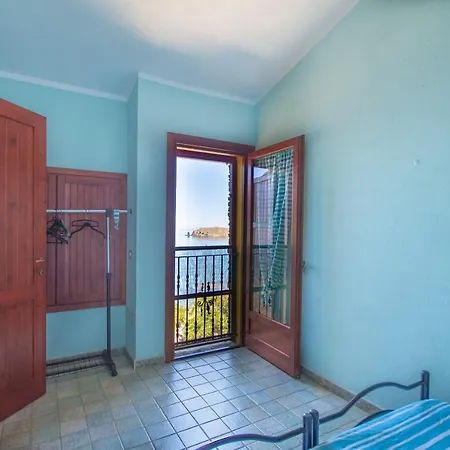 La Dolce Casa Di Luisa: Beachfront Retreat With Sea Views *