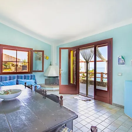 La Dolce Casa Di Luisa: Beachfront Retreat With Sea Views *