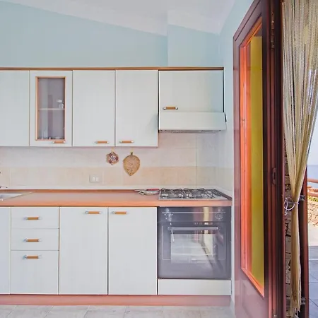 La Dolce Casa Di Luisa: Beachfront Retreat With Sea Views *