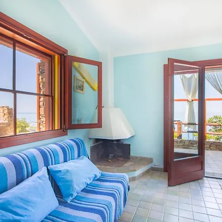 La Dolce Casa Di Luisa: Beachfront Retreat With Sea Views Holiday home Torre dei Corsari