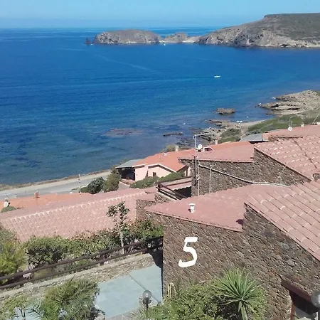La Dolce Casa Di Luisa: Beachfront Retreat With Sea Views Holiday home